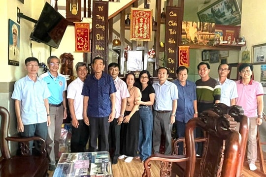 Thăm hỏi, tặng quà nguyên lãnh đạo TAND tỉnh Sóc Trăng qua các thời kỳ