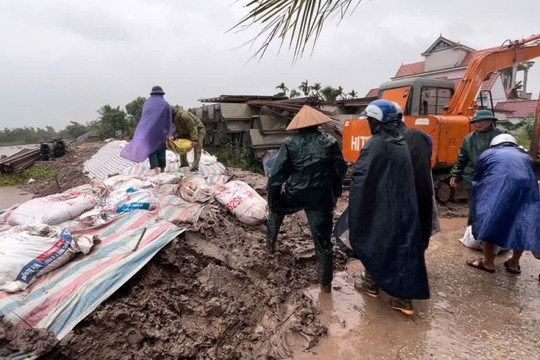 Đê sông Càn bị uy hiếp đe dọa hàng nghìn hộ dân sau bão
