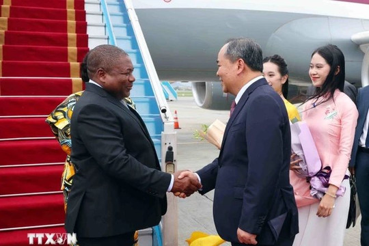 Tổng thống CH Mozambique và phu nhân bắt đầu thăm chính thức Việt Nam