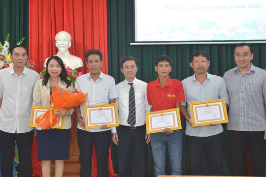 TAND tỉnh Phú Yên trao Giấy khen cho phóng viên