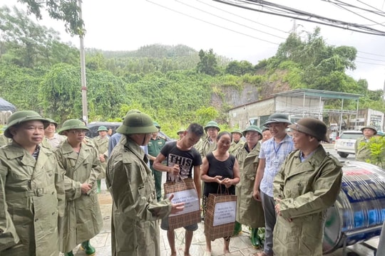 Phó Thủ tướng Chính phủ Bùi Thanh Sơn kiểm tra công tác chỉ đạo khắc phục bão số 3 tại tỉnh Yên Bái
