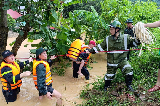 Nước sông Kỳ Cùng vượt mức báo động 2, khẩn trương sơ tán người dân