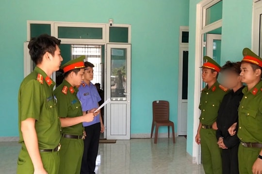 Tống tiền người yêu cũ bằng clip nhạy cảm