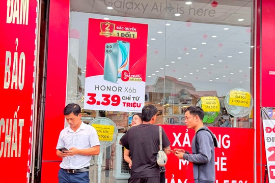Tiếng khóc xé lòng của người thân các nạn nhân vụ sập cầu Phong Châu