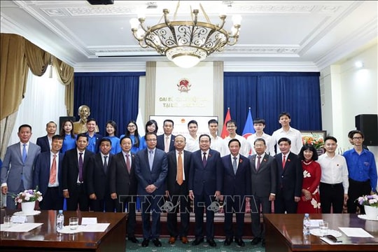 Chủ tịch Quốc hội Trần Thanh Mẫn gặp gỡ cộng đồng người Việt Nam tại Liên bang Nga