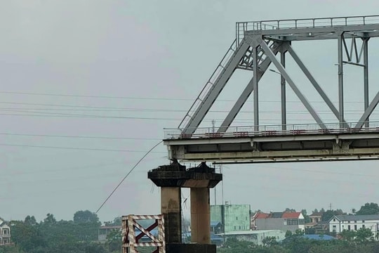 Phú Thọ thông tin sơ bộ vụ sập cầu Phong Châu