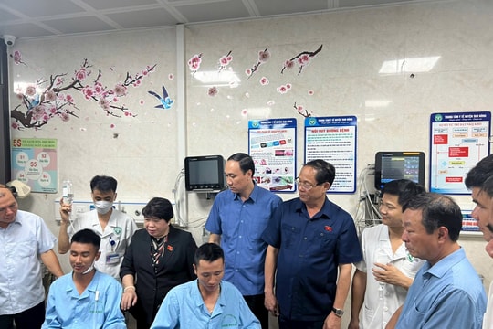 Phó Chủ tịch Quốc hội Trần Quang Phương thăm hỏi các nạn nhân vụ sập cầu Phong Châu