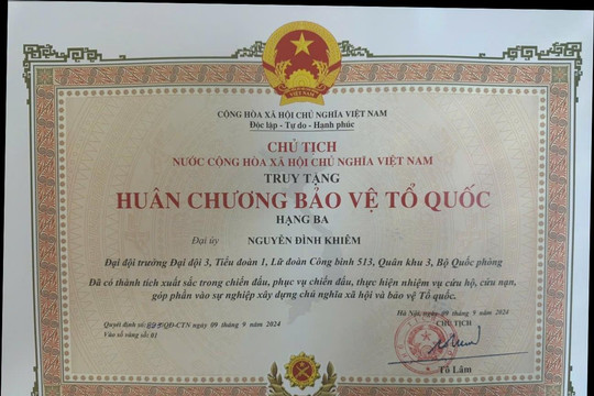 Truy tặng Huân chương Bảo vệ Tổ quốc hạng Ba cho Đại úy Nguyễn Đình Khiêm