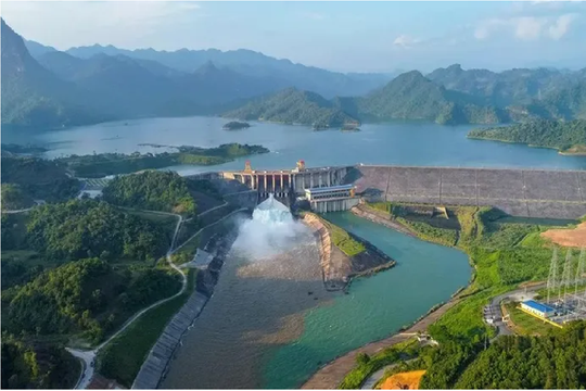 Thủy điện Tuyên Quang mở liên tiếp 3 cửa xả đáy