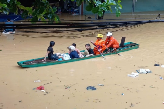 Mưa lũ, ngập lụt ảnh hưởng nghiêm trọng đến việc cấp điện tại miền Bắc