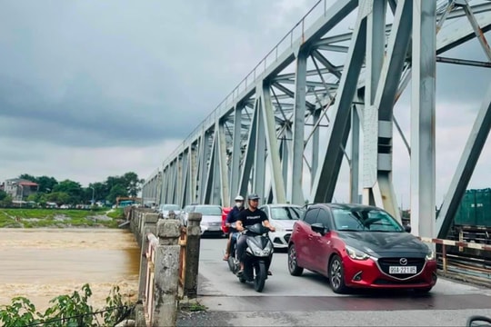 Cấm người đi bộ và phương tiện qua cầu Đuống từ 22h ngày 10/9