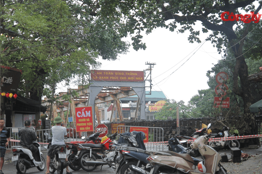 Hà Nội cấm xe qua cầu Long Biên
