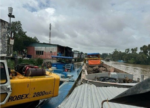 Bắt quả tang 2 vụ khai thác đất trái phép