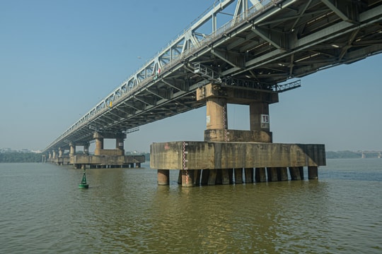 Lũ sông Hồng lên cao, Hà Nội cấm nhiều phương tiện qua cầu Chương Dương