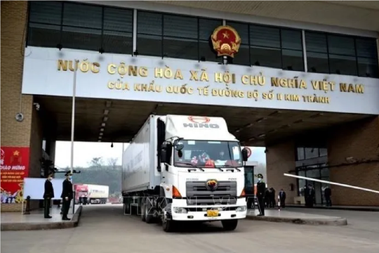 Tạm dừng xuất nhập khẩu hàng hóa qua Lào Cai