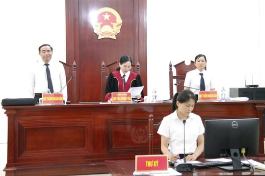 Mâu thuẫn gia đình, con trai đập phá nhà bố đẻ