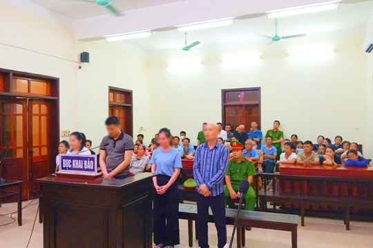 Nhóm nam nữ mở tiệc ma túy trong quán hát