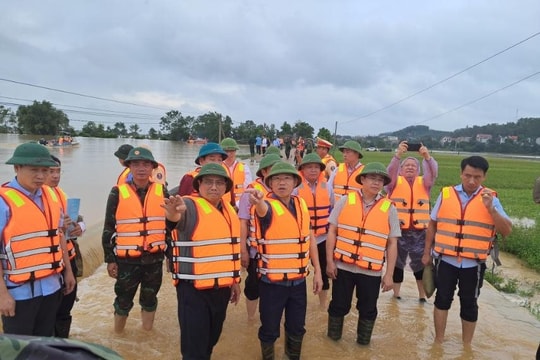 Thủ tướng kiểm tra công tác ứng phó mưa lũ tại Bắc Giang