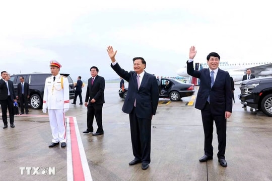 Tổng Bí thư, Chủ tịch nước Lào Thongloun Sisoulith bắt đầu chuyến thăm Việt Nam