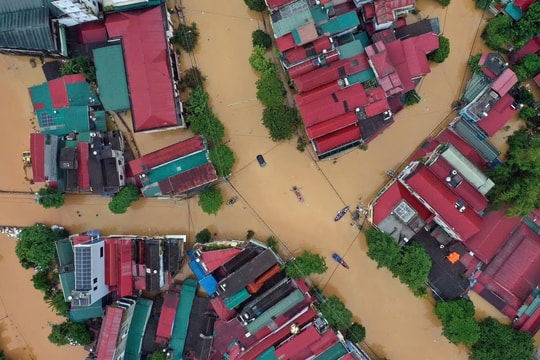 Bình Dương ủng hộ 10 tỉ đồng các tỉnh bị bão lũ