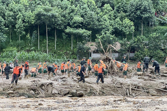 Tạm dừng tìm kiếm nạn nhân mất tích tại Làng Nủ