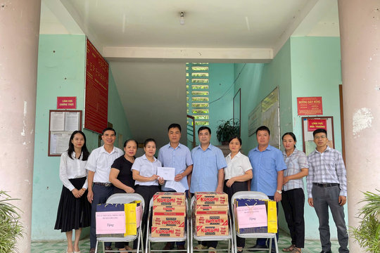 Chung tay sẻ chia, vượt qua khó khăn sau bão Yagi