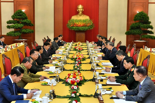 Quyết tâm gìn giữ, vun đắp quan hệ Việt Nam-Lào ngày càng phát triển