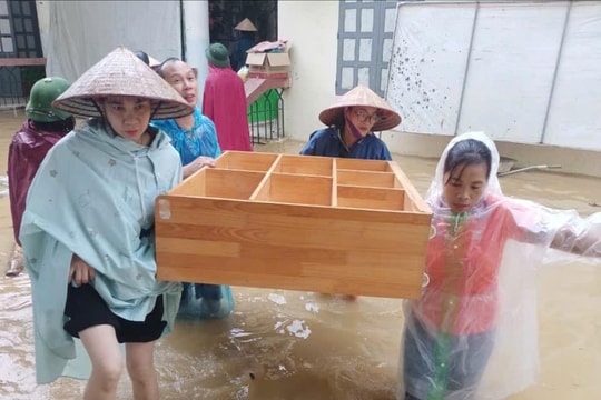Tập trung hỗ trợ giáo viên, học sinh vùng bão lũ