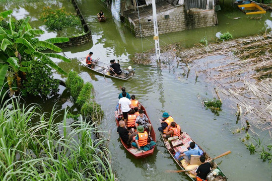 Nước sông dâng cao, hàng trăm hộ dân ở Thanh Hóa bị cô lập