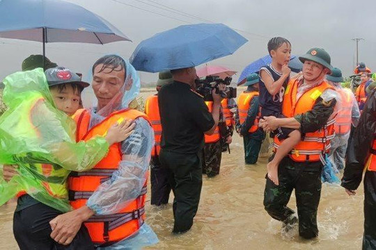 Lập Thạch chìm trong biển nước, Bí thư Vĩnh Phúc chỉ đạo khẩn trương di dời người dân