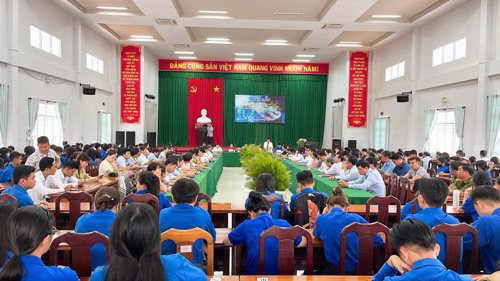 Đối thoại với người dân, doanh nghiệp và thanh niên