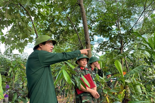 8 người may mắn kịp thoát trước khi lũ về ở Làng Nủ