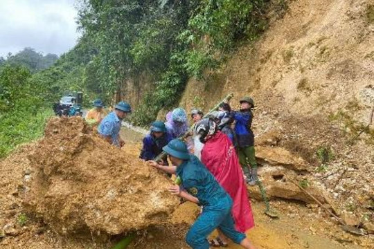 Bé trai thoát chết thần kỳ trong vụ sạt lở
