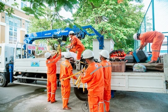 Đội xung kích điện lực TT-Huế lên đường giúp Quảng Ninh khắc phục sự cố lưới điện