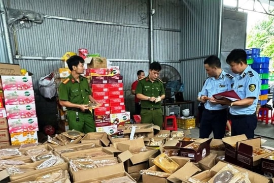 Phát hiện hàng nghìn chiếc bánh trung thu không rõ nguồn gốc