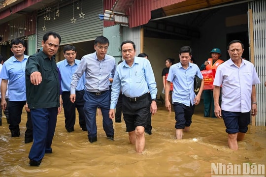 Chủ tịch Quốc hội Trần Thanh Mẫn kiểm tra công tác khắc phục hậu quả bão số 3 tại tỉnh Thái Nguyên