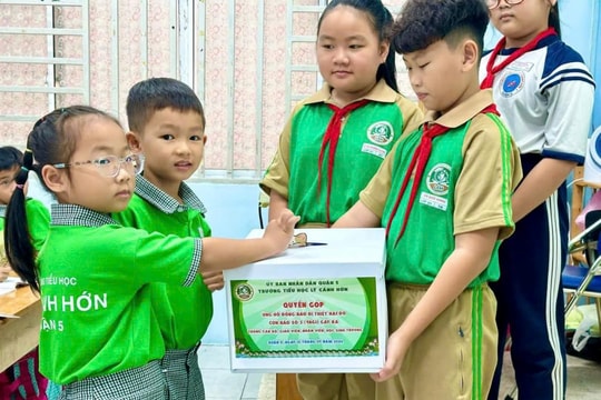 Học sinh TP.HCM hướng về đồng bào bão lũ