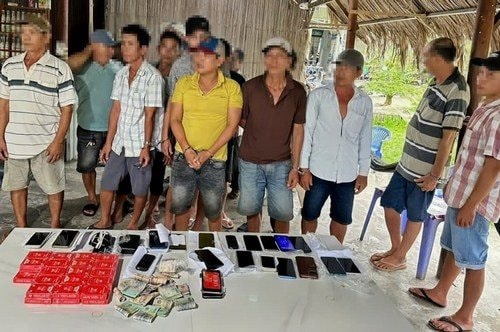Bắt quả tang 17 đối tượng đánh bạc qua mạng