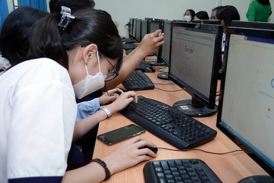 Giải pháp hạn chế học sinh dùng điện thoại di động trong trường