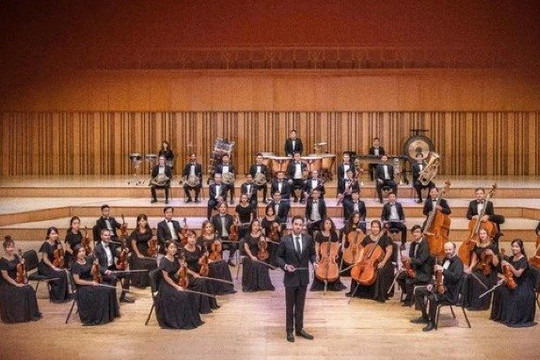 Live concert 'Thanh Tùng - Legacy of Love' phải tạm hoãn vì bão lũ