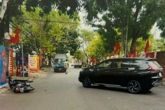 Bố giao xe cho con và tài xế xe ô tô cùng bị khởi tố