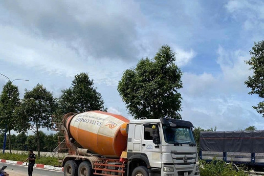 Hai sinh viên thương vong do xe bồn cán