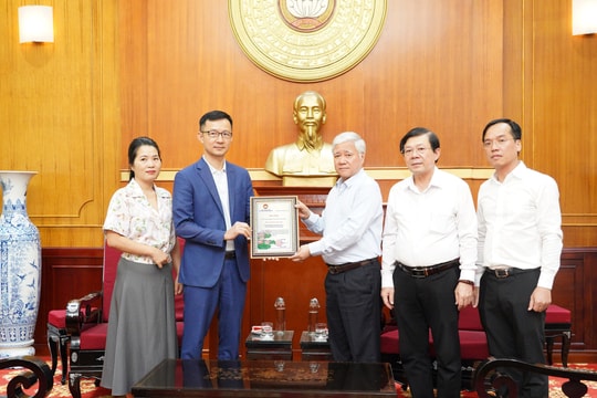 Tập đoàn ROX ủng hộ tiền xây lại nhà cho nạn nhân bão Yagi