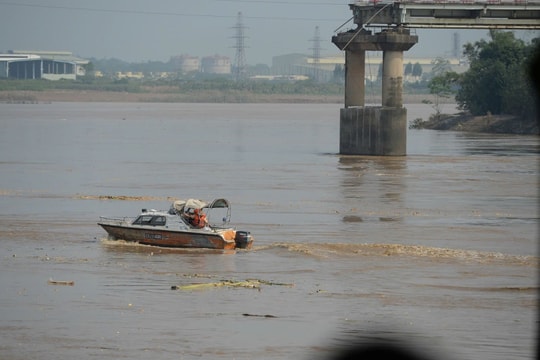 Phú Thọ: Vụ sập cầu Phong Châu đã tìm thấy nạn nhân đầu tiên