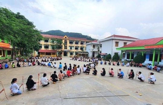Hà Giang: Hàng loạt học sinh nhập viện sau liên hoan Trung thu