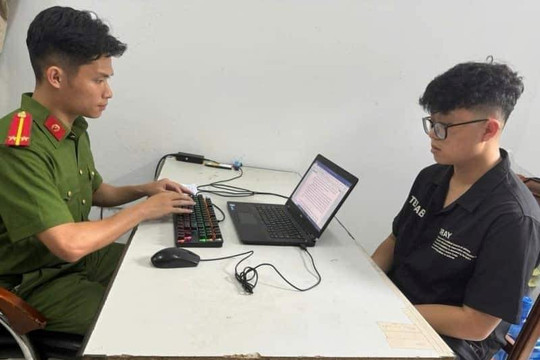 Bắt khẩn cấp tân sinh viên cướp tài sản