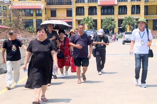 Quảng Ninh đón hơn 6 nghìn lượt khách sau bão