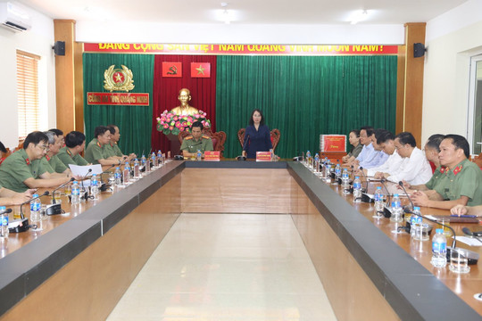 Lãnh đạo Quảng Ninh thăm, động viên cán bộ chiến sĩ Công an tỉnh trong ứng phó, khắc phục hậu quả bão số 3