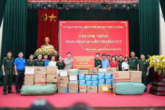 Quân đội và doanh nghiệp chung tay cứu trợ đồng bào lũ lụt