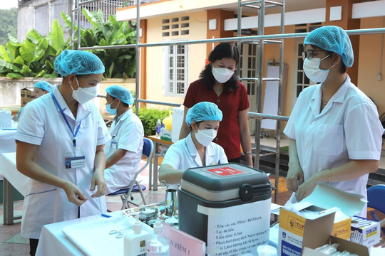 Bảo đảm công tác khám, chữa bệnh, hỗ trợ khắc phục hậu quả bão lụt
